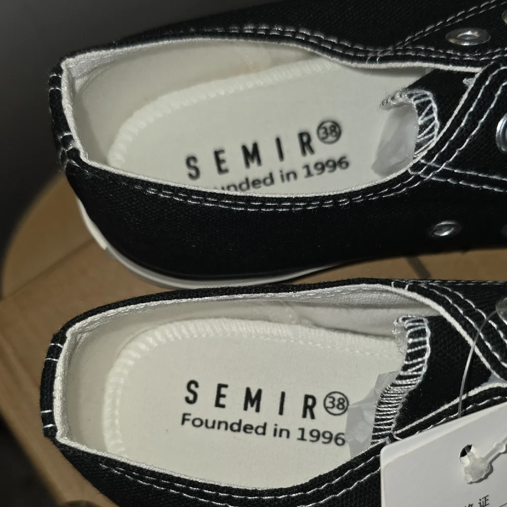 SEMIR Black/ White Men's Sneakers SZ 38, US Men 5.5 Or US Women 7 NWT in Box‎